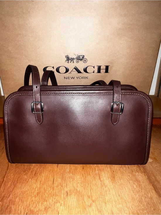 Coach Handbags - Coach Zip Swing bag Maple